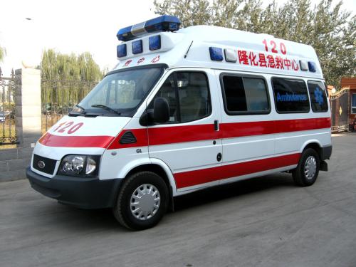 官方通报救护车违规拉警报开道旅游事件，严肃处理，加强执法监管