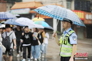 湖南高考日遭遇强降雨